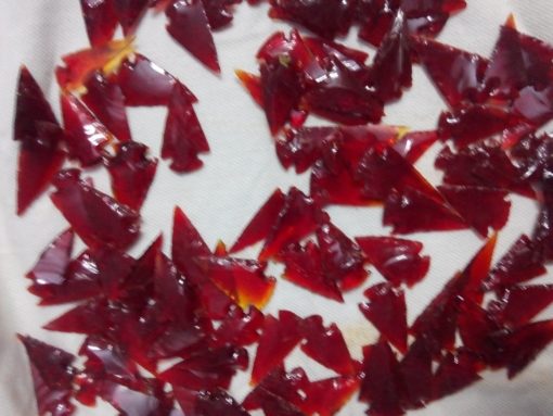 RED COLOR GLASS ARROWHEAD (1 INCH)